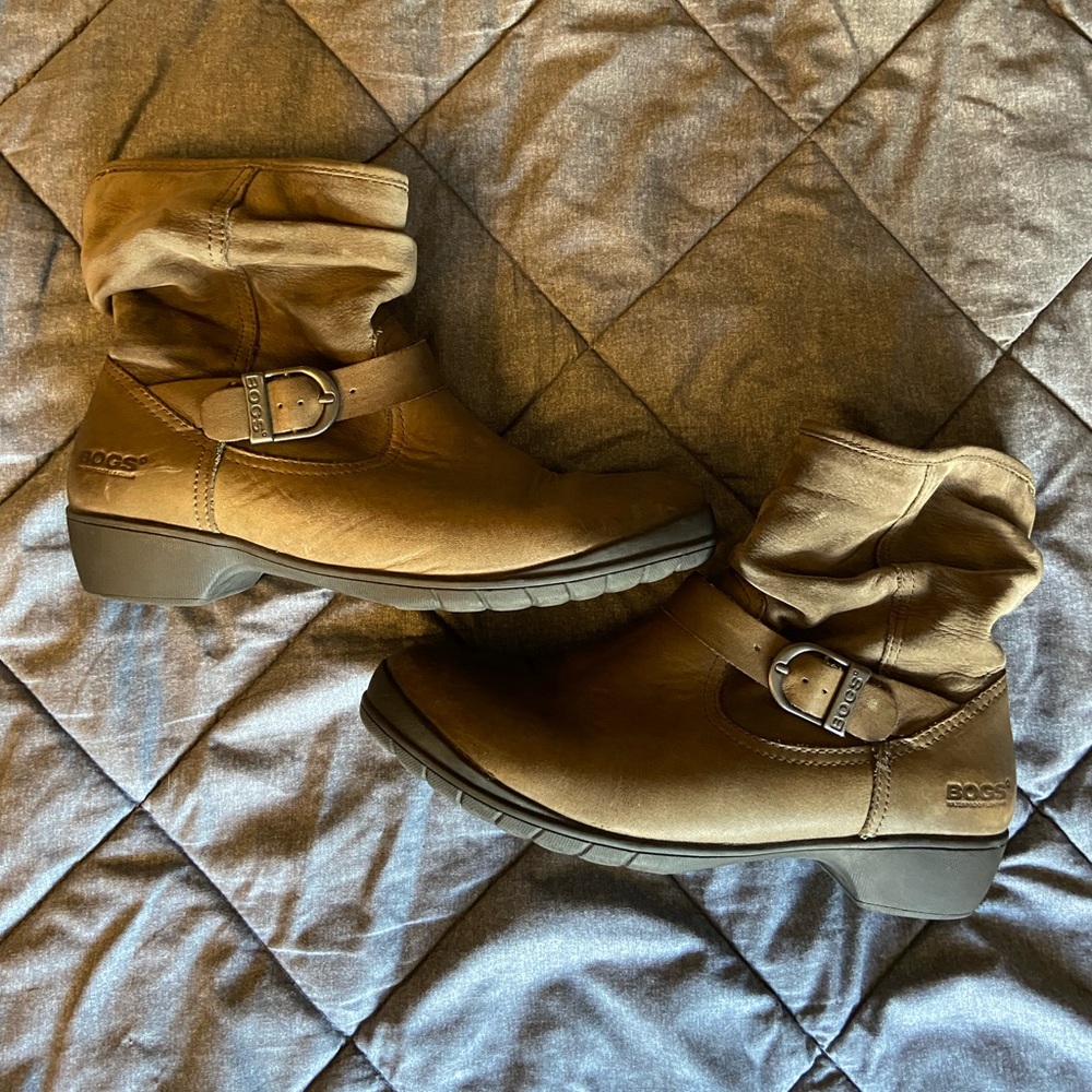 Woman’s BOGS Leather Boots 9.5 🥾